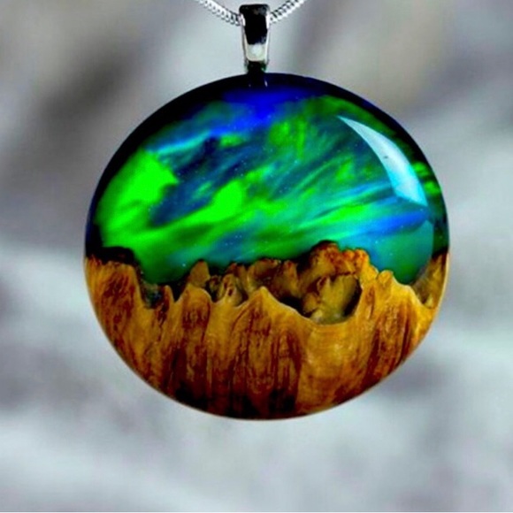 “Northern Lights” Polar Aurora Borealis Realism Holo Mountain Night Sky Necklace - Picture 1 of 17